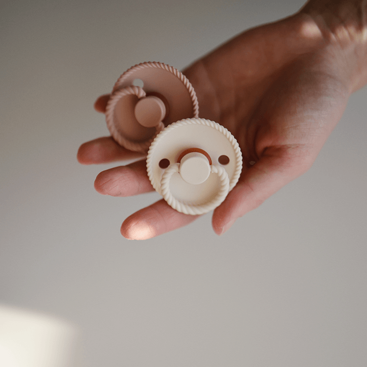 Frigg: how to clean your pacifier