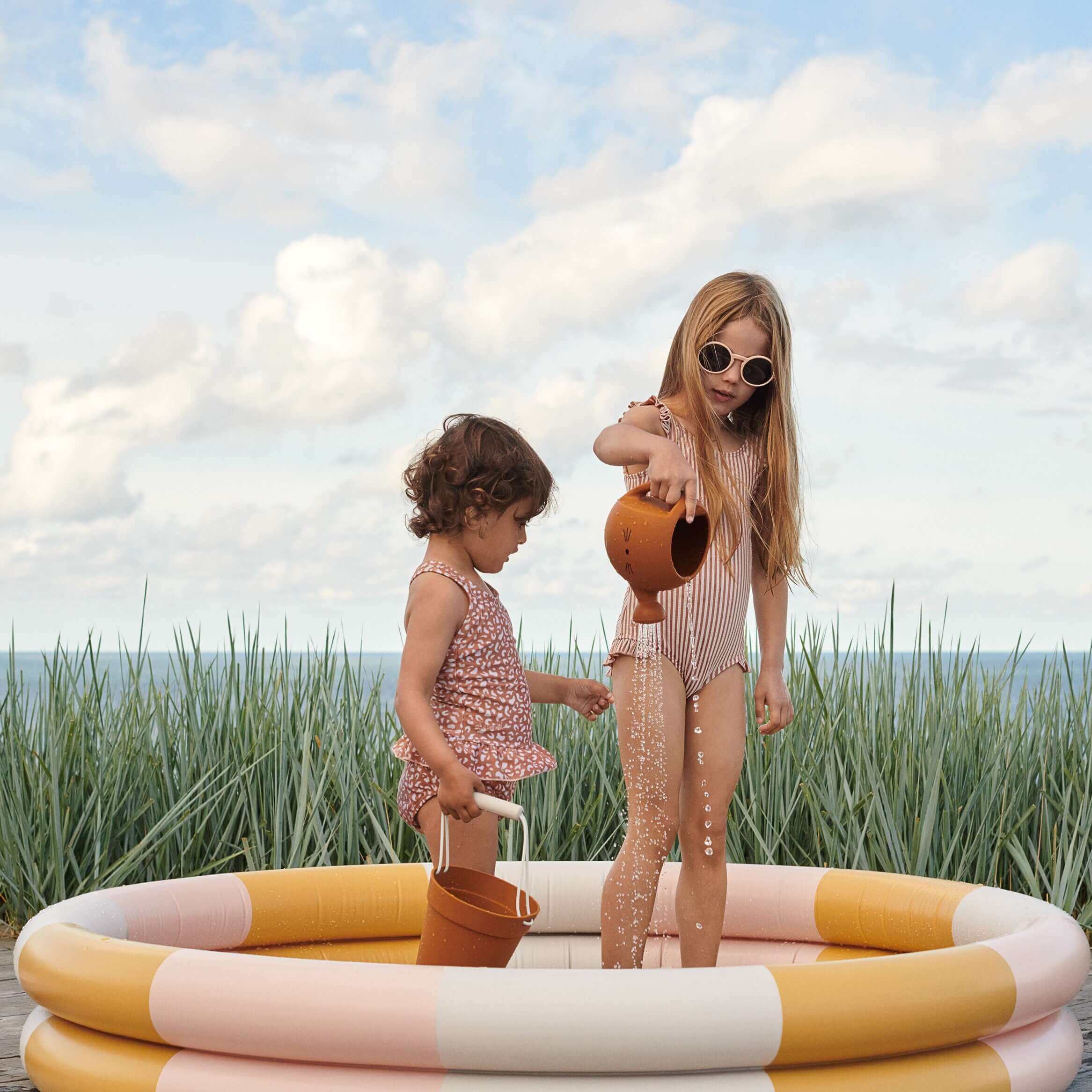 BEACH + POOL TOYS