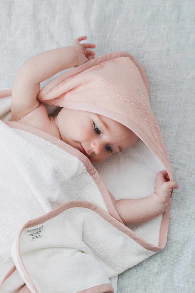 PEBBLE REVERSIBLE BABY HOODED TOWEL - BLUSH